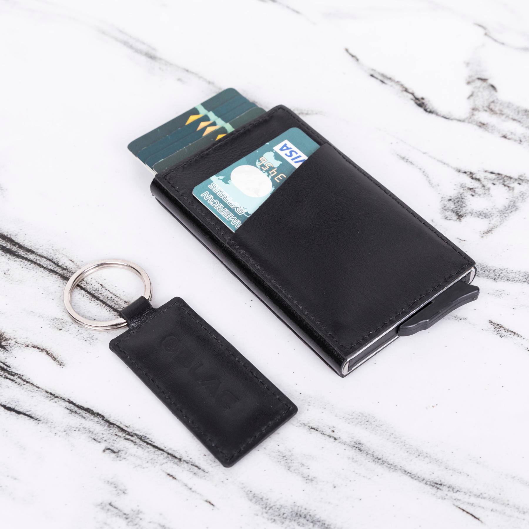 Pasjeshouder met sleutelhanger