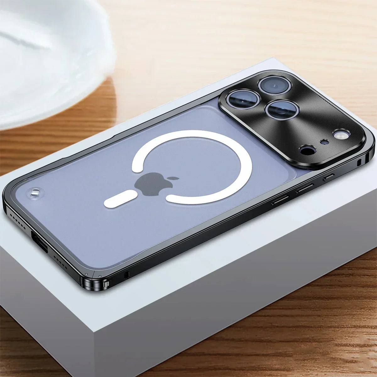 iPhone-Hoesje Met Metaalglans Frame en Matte Achterkant