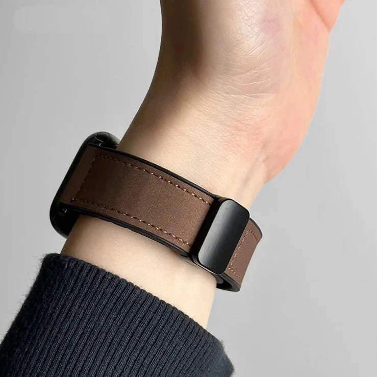 Smartwatch met een verstelbaar leren horlogebandje